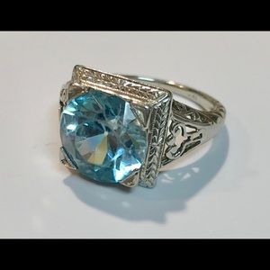 18k White gold antique filigree ring w/bluezircon.